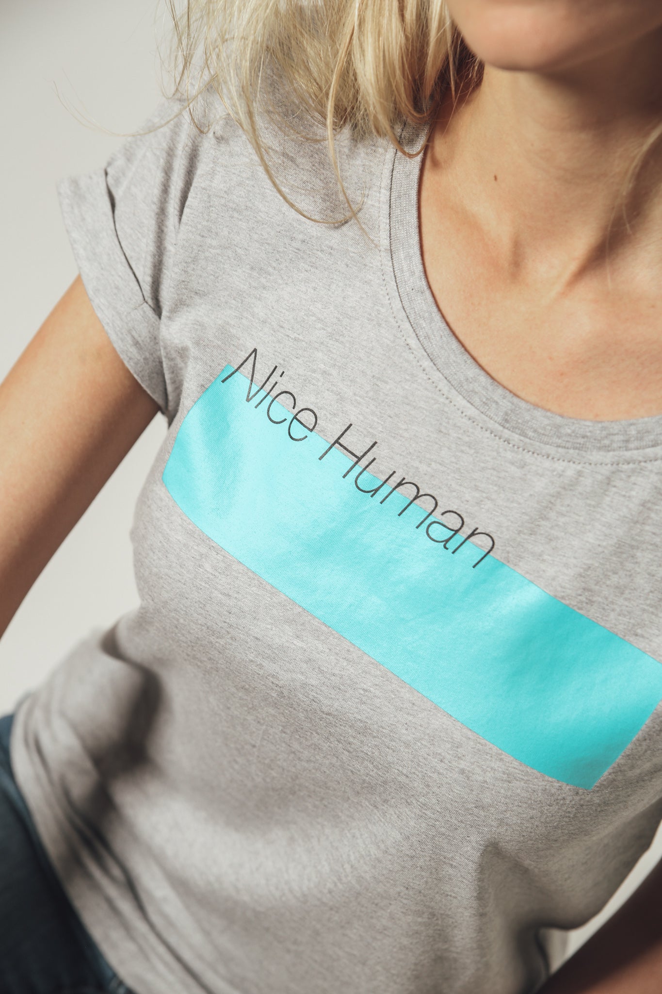 Nice Human Shirt - grau